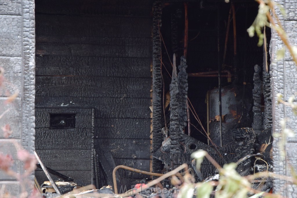 Schwerer Brand in Einfamilien Haus Roesrath Rambruecken P152.JPG - Miklos Laubert